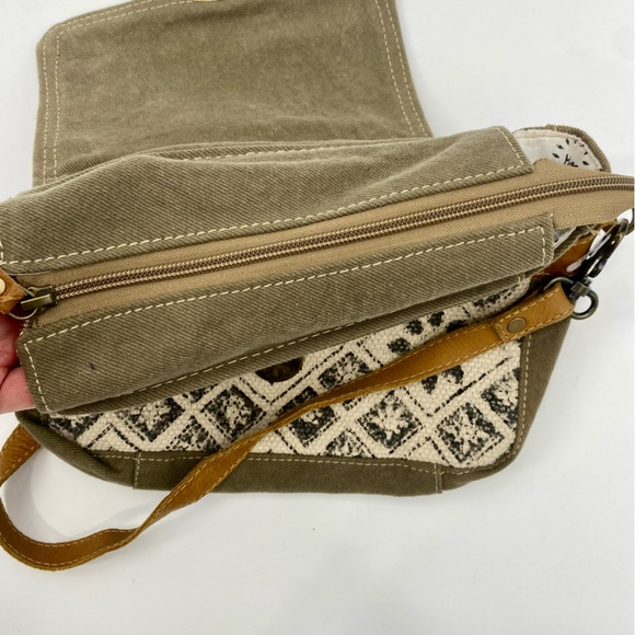Myra Crossbody purse bag - Picture 4 of 13